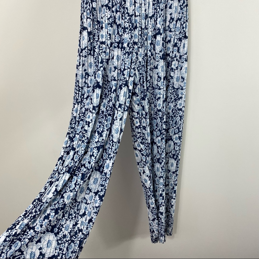 Sundays NWT Jess Jumpsuit Blue Floral Crossover - Picture 5 of 10